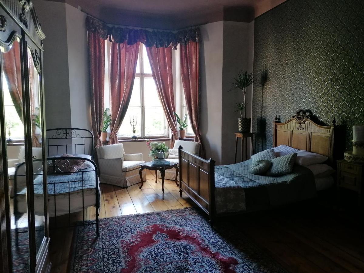 Palac Paprotno Karnice Extérieur photo