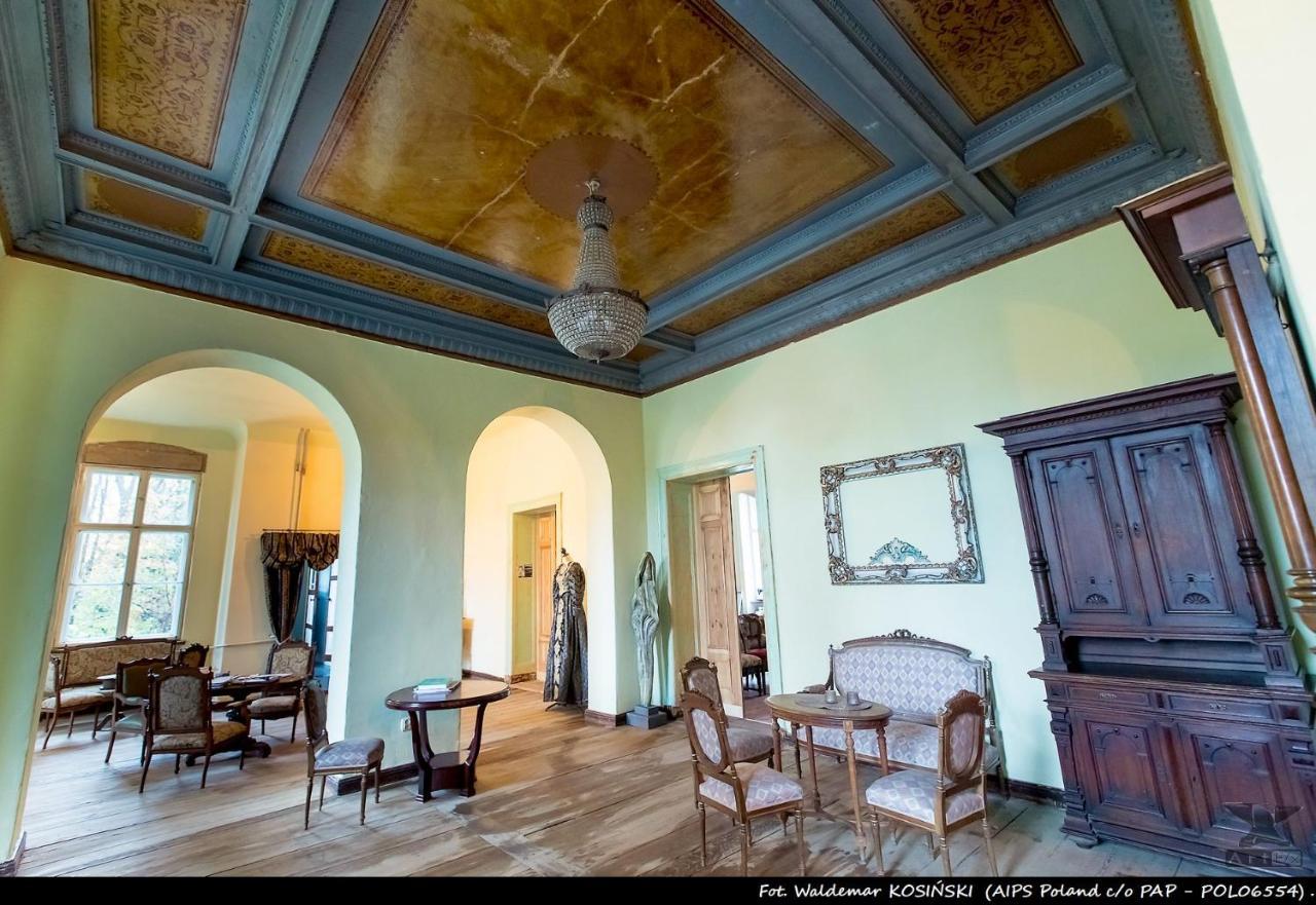 Palac Paprotno Karnice Extérieur photo