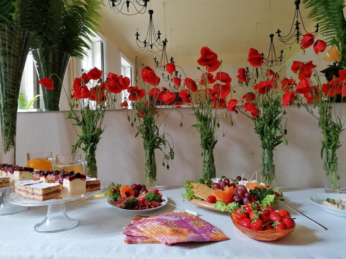 Palac Paprotno Karnice Extérieur photo