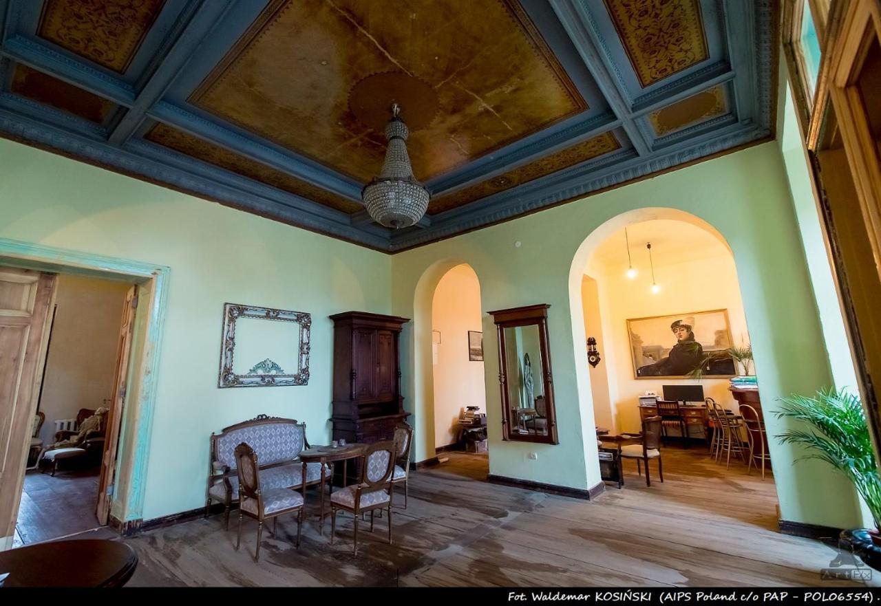 Palac Paprotno Karnice Extérieur photo