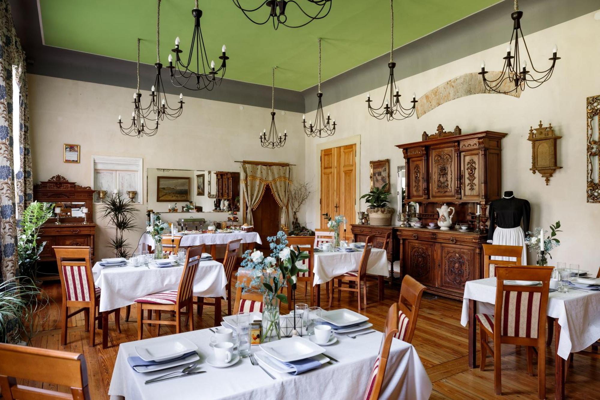 Palac Paprotno Karnice Extérieur photo