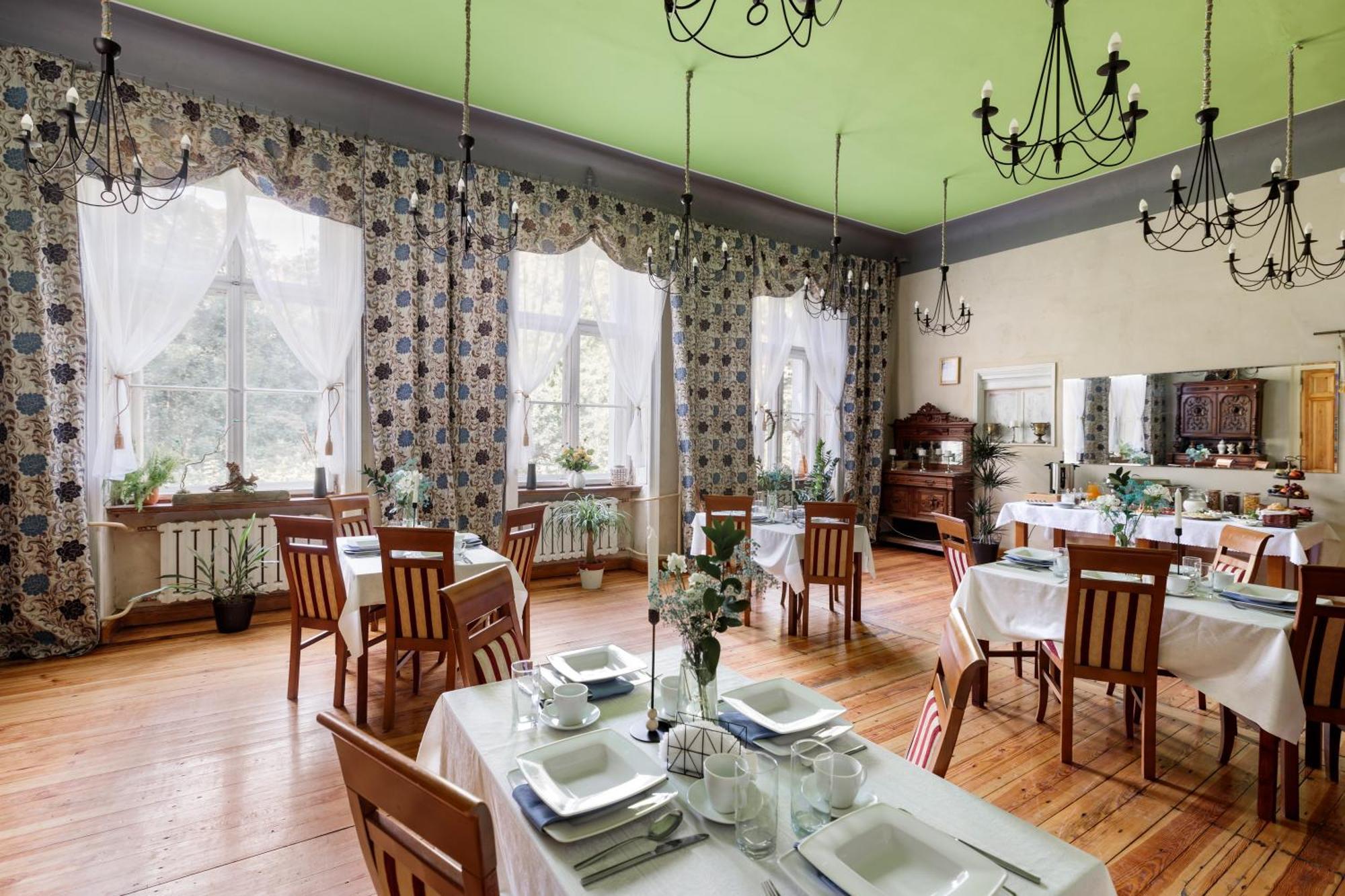 Palac Paprotno Karnice Extérieur photo