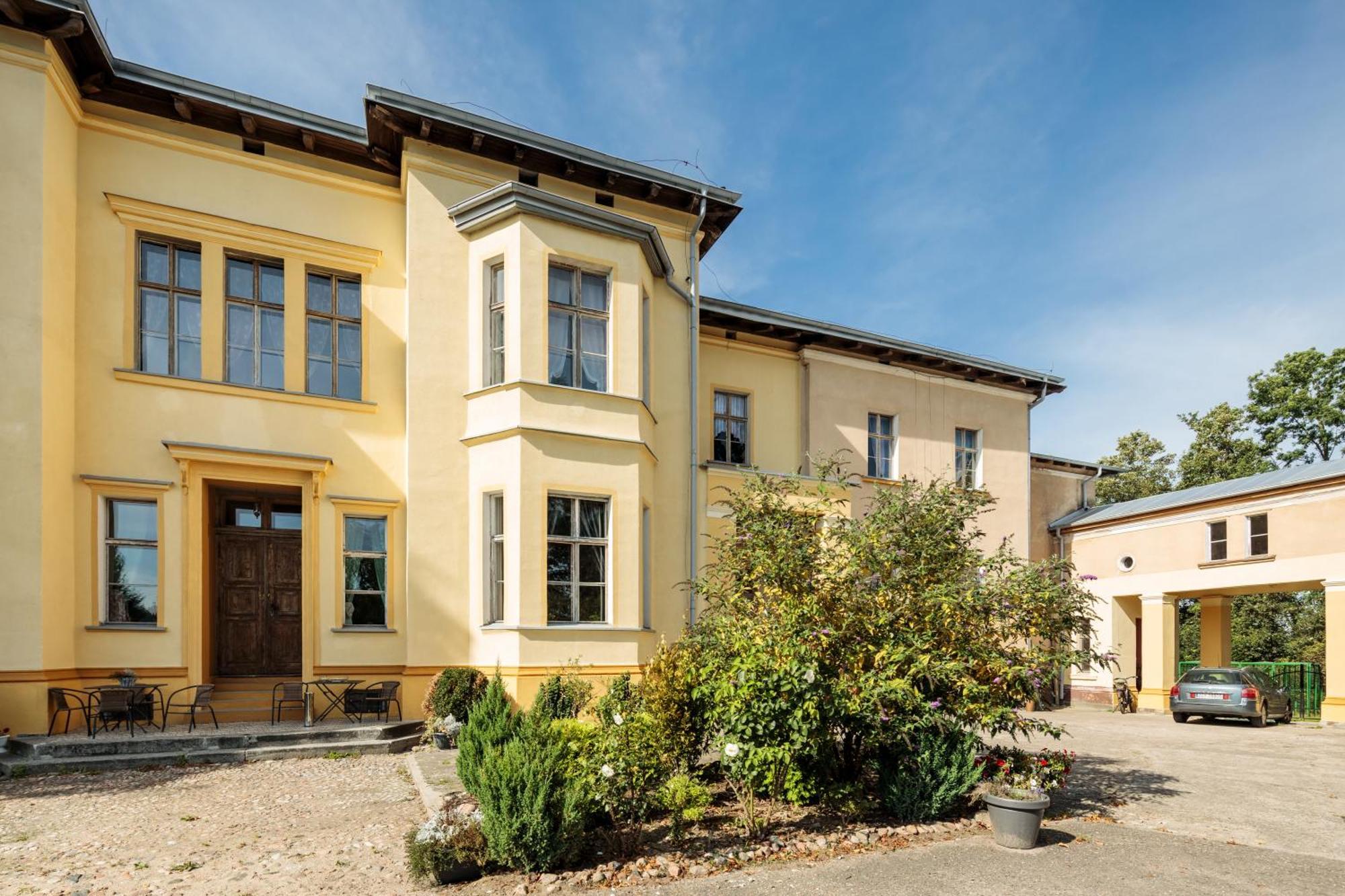 Palac Paprotno Karnice Extérieur photo
