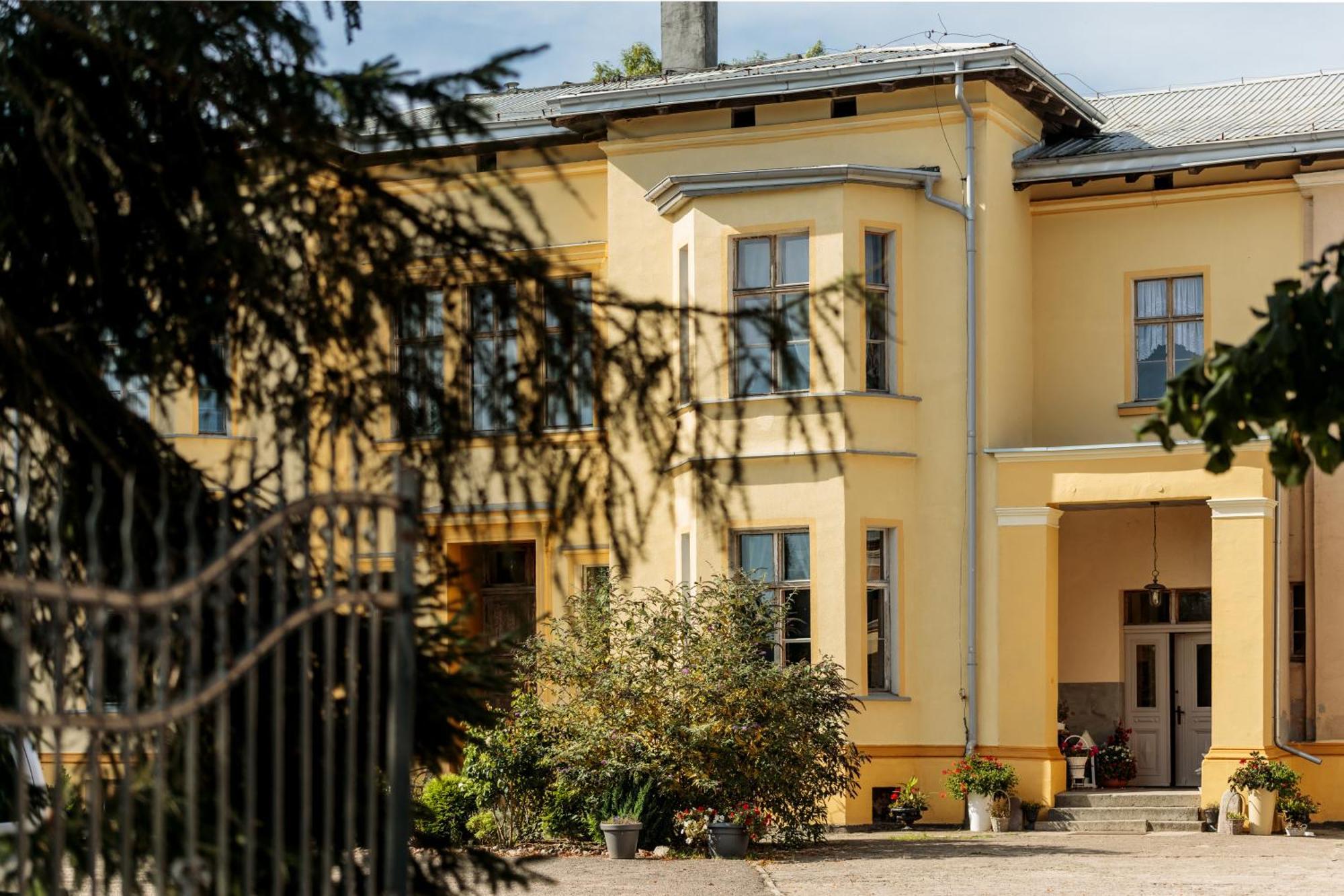 Palac Paprotno Karnice Extérieur photo