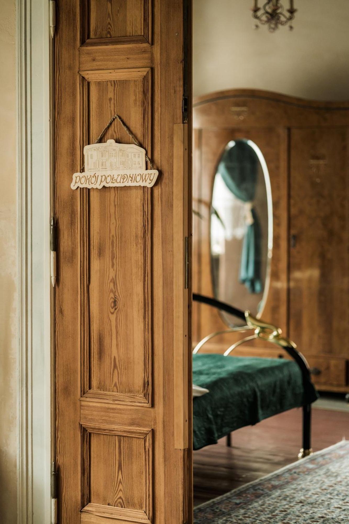Palac Paprotno Karnice Extérieur photo