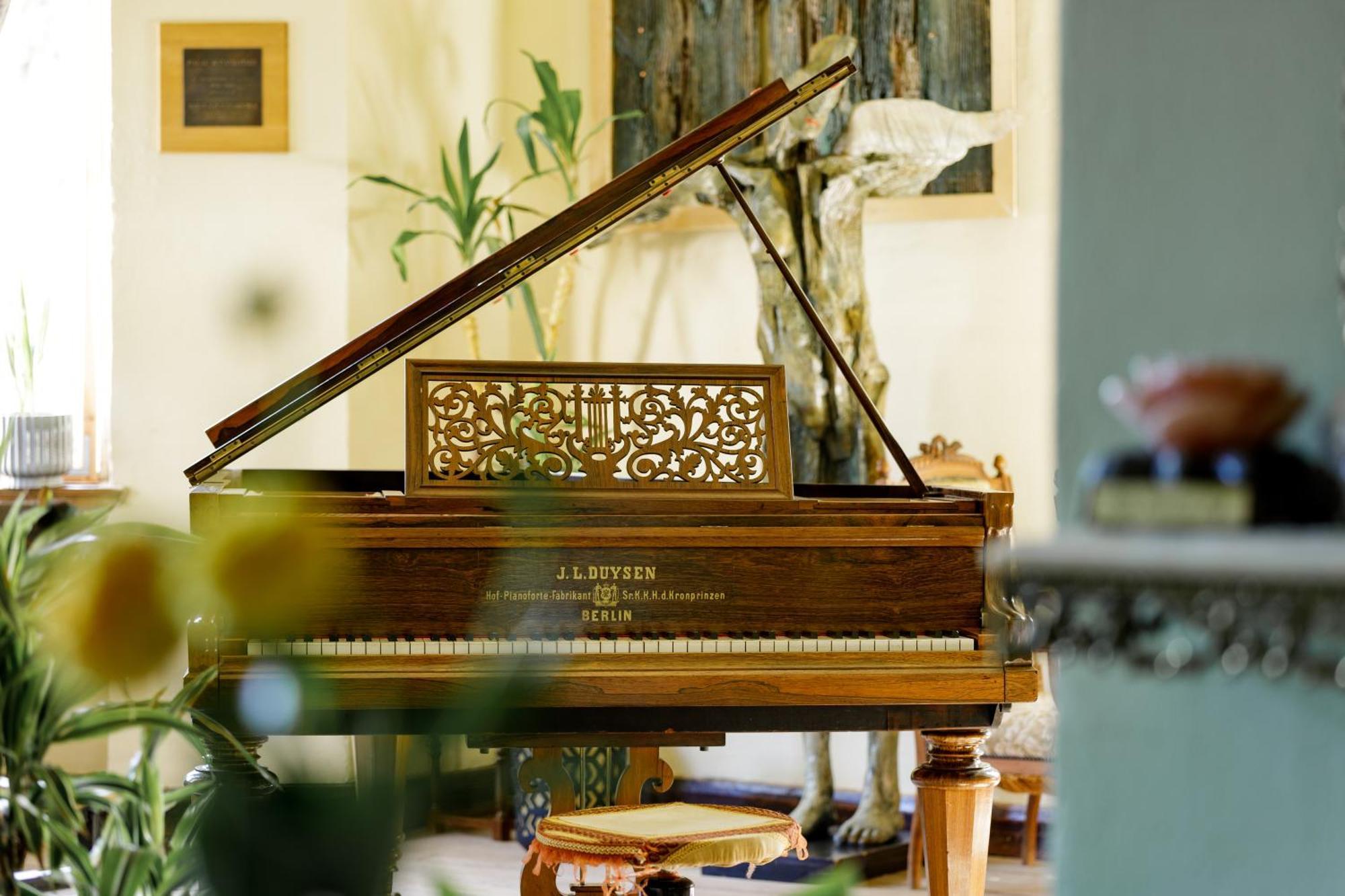 Palac Paprotno Karnice Extérieur photo